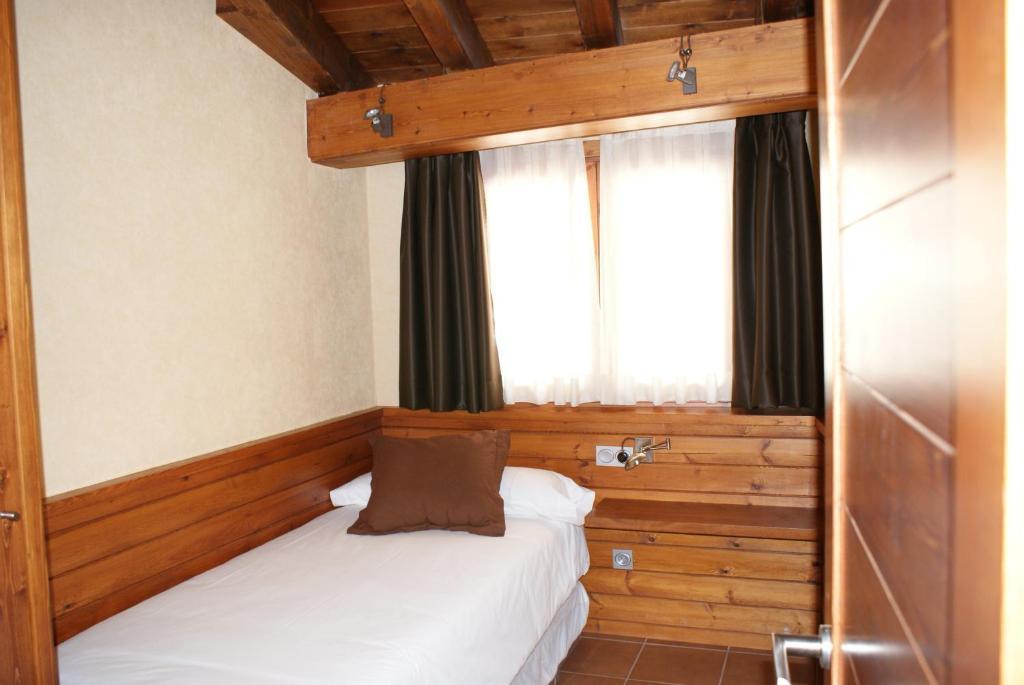 Aparthotel Bellver Bellver De Cerdanya Zimmer foto